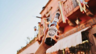 Festeja a la cerveza en su día con Cervecería Allende