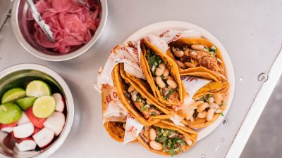¡Tacos gratis! Celebra el día del taco con El Compita Taquería